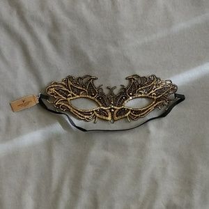NWT American Eagle (AEO) embroidered mask